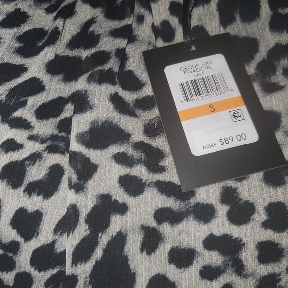 DKNY back and gray leopard lrint long sleeve shirt - Picture 3 of 3